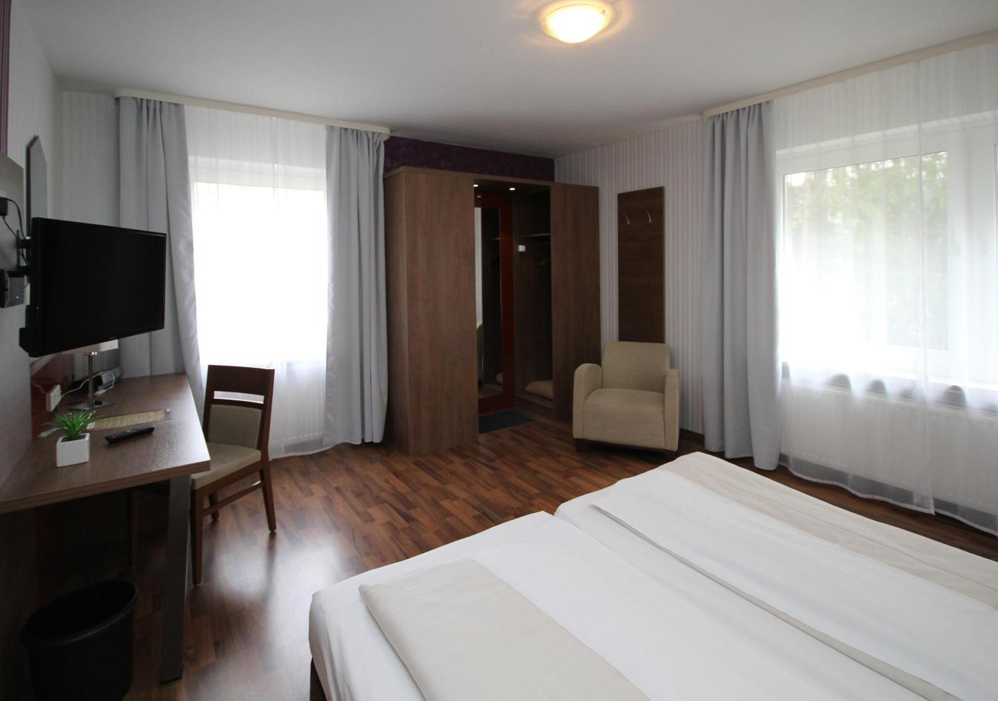 Hotel Berghof Wasserkuppe & Gaestehaus Fuldaquelle Gersfeld Exteriör bild