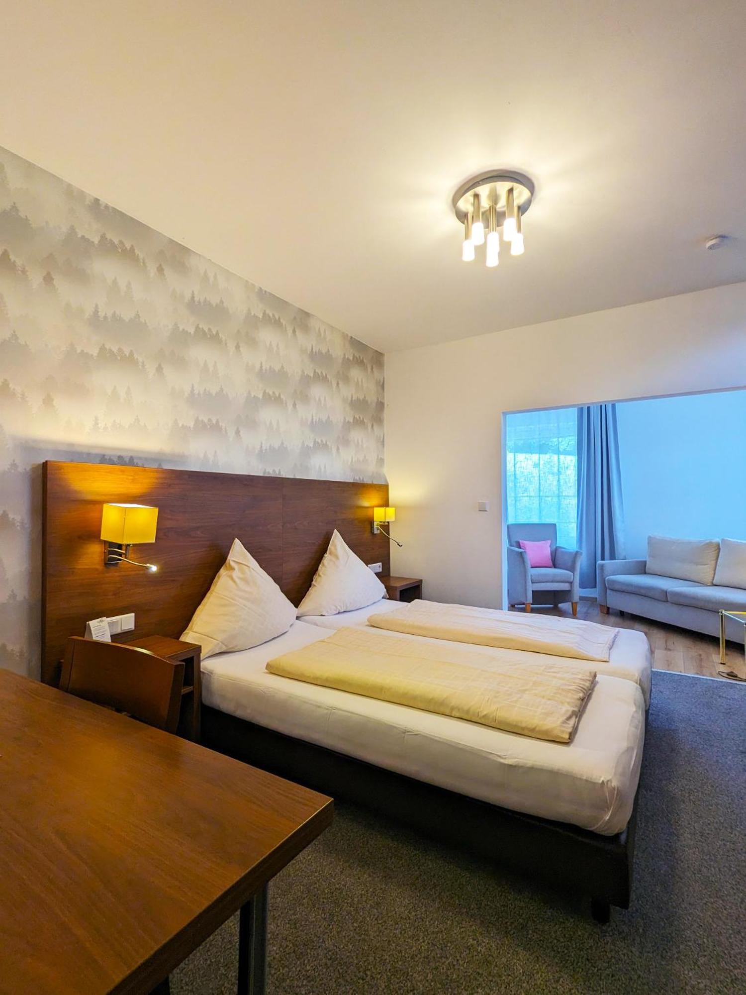 Hotel Berghof Wasserkuppe & Gaestehaus Fuldaquelle Gersfeld Rum bild