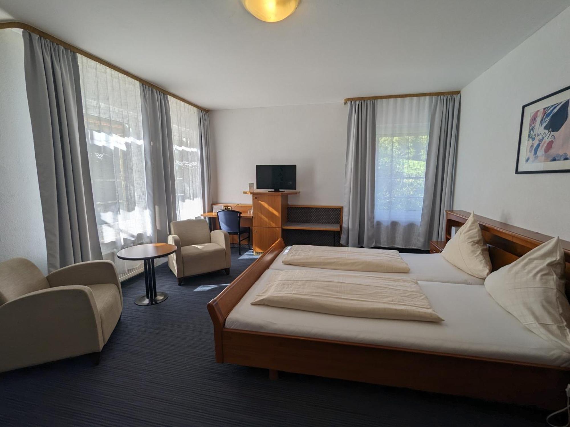 Hotel Berghof Wasserkuppe & Gaestehaus Fuldaquelle Gersfeld Rum bild