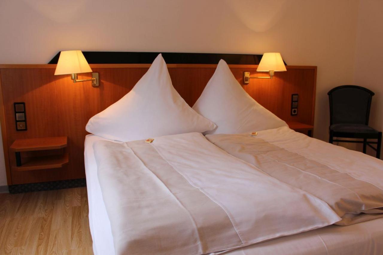 Hotel Berghof Wasserkuppe & Gaestehaus Fuldaquelle Gersfeld Rum bild