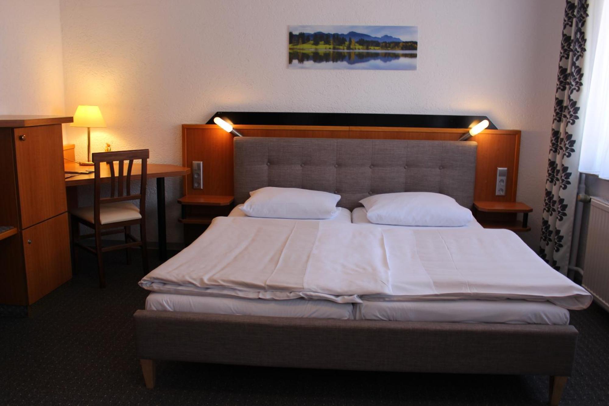 Hotel Berghof Wasserkuppe & Gaestehaus Fuldaquelle Gersfeld Rum bild