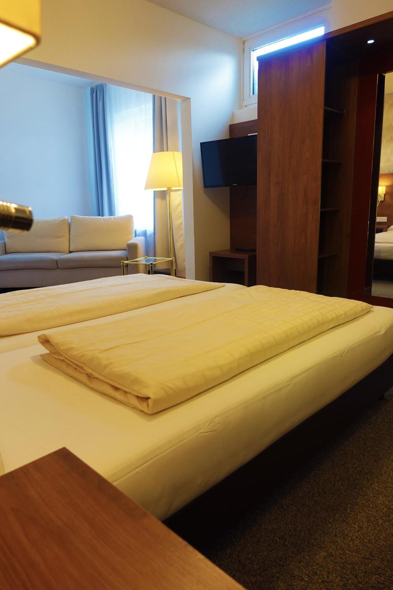 Hotel Berghof Wasserkuppe & Gaestehaus Fuldaquelle Gersfeld Rum bild