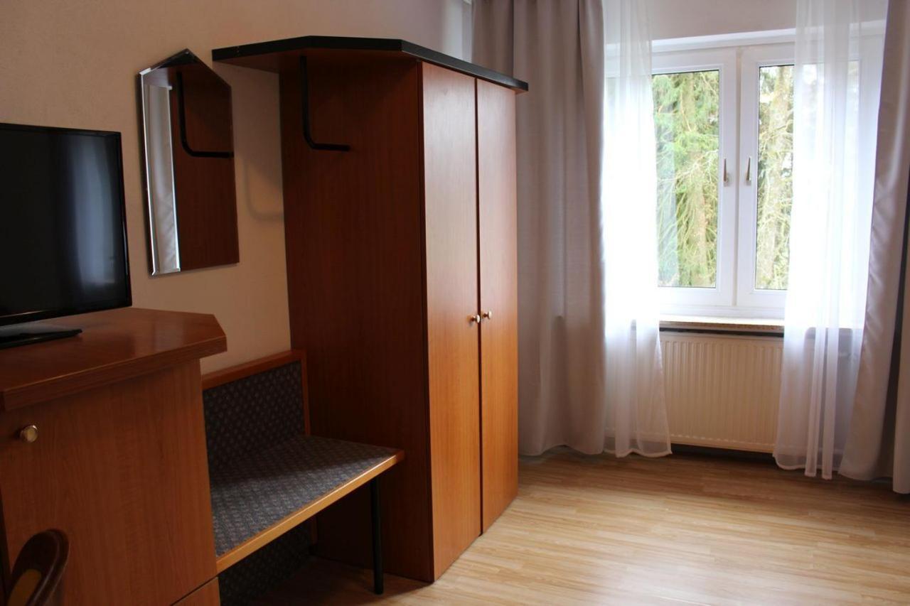 Hotel Berghof Wasserkuppe & Gaestehaus Fuldaquelle Gersfeld Rum bild