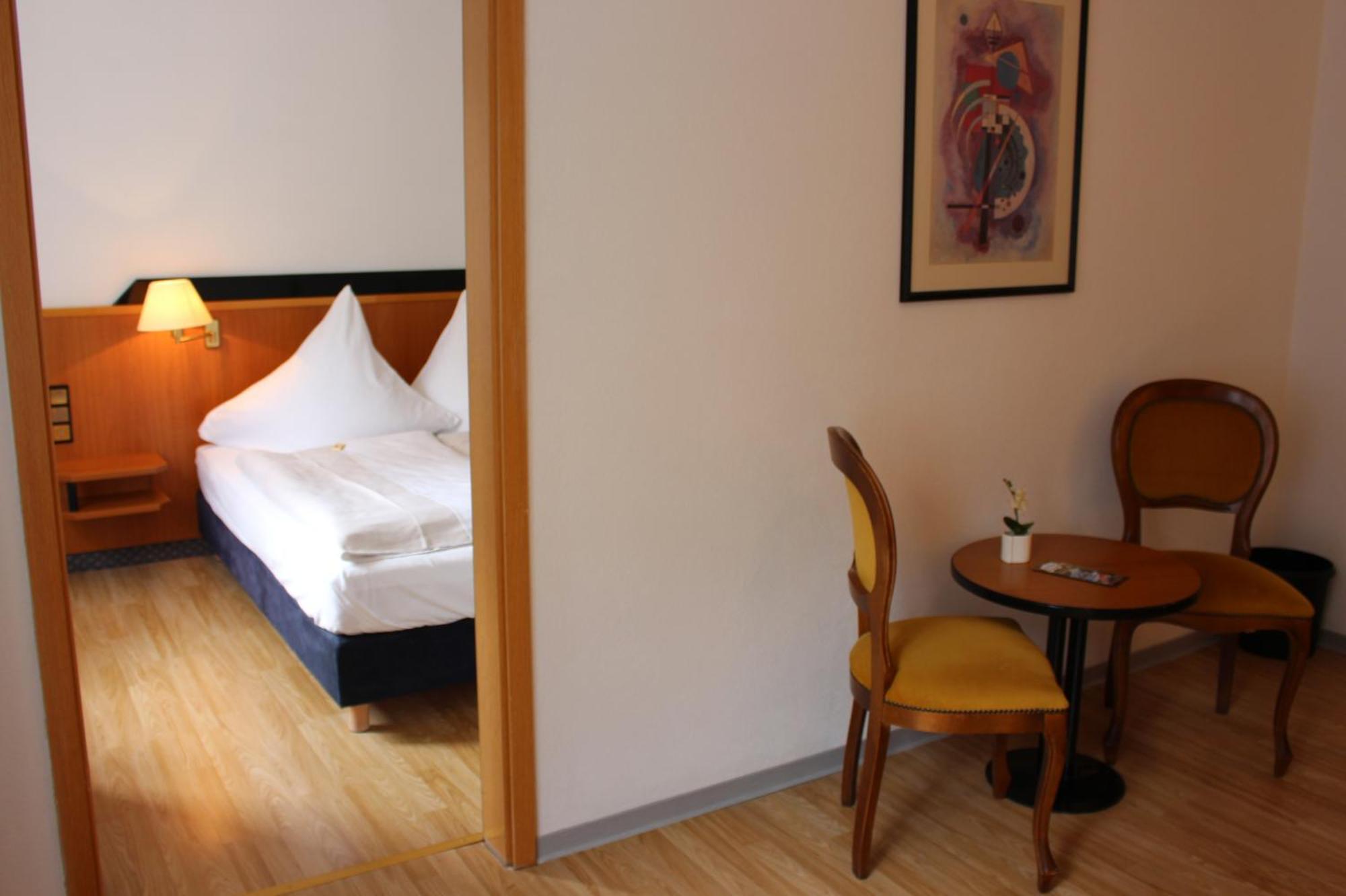 Hotel Berghof Wasserkuppe & Gaestehaus Fuldaquelle Gersfeld Rum bild