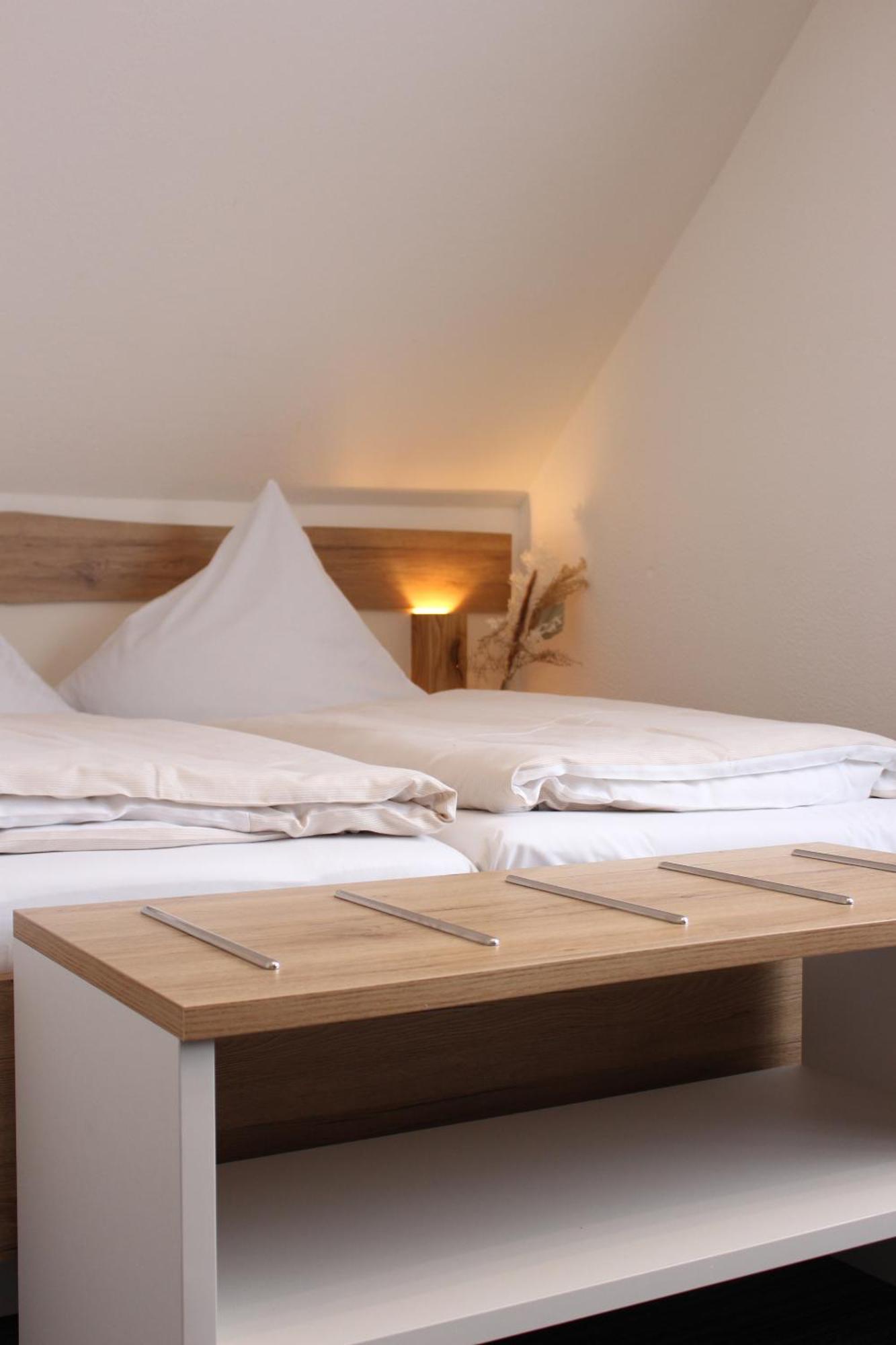Hotel Berghof Wasserkuppe & Gaestehaus Fuldaquelle Gersfeld Rum bild